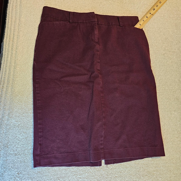 New York & Company Stretch Pencil Skirt 12 Burgundy Denim Feel Work Office - Picture 6 of 9